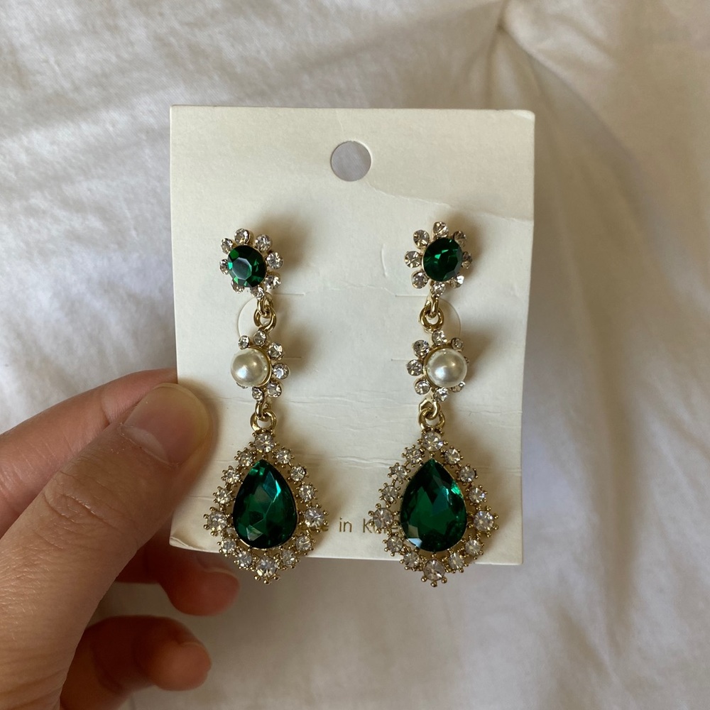 Korean green gem earrings